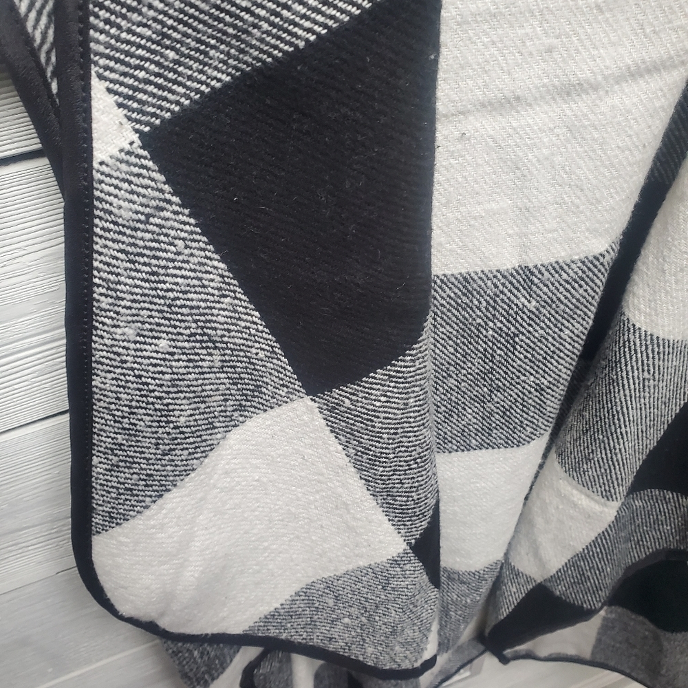 Vest - Picture 2 of 3